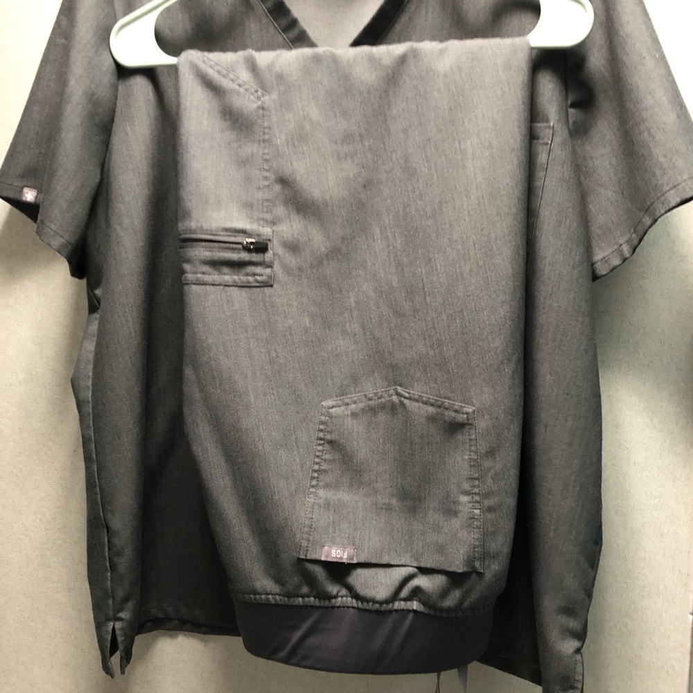 Figs scrubs
